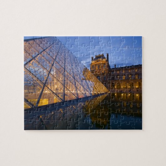 Frankreich, Paris. Der Louvre in der Dämmerung. Kr Puzzle (Horizontal)