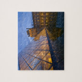 Frankreich, Paris. Der Louvre in der Dämmerung. Kr Puzzle (Vertikal)