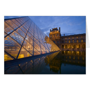 Frankreich, Paris Der Louvre in der Dämmerung. Kre