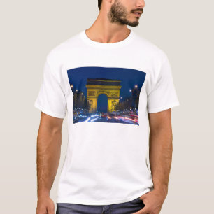 Frankreich, Paris. Der Triumphbogen und der T-Shirt