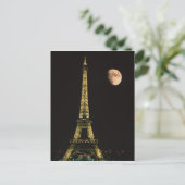 Frankreich, Paris Eiffelturm bei Nacht mit Postkarte (Stehend Vorderseite)