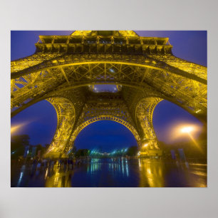 Frankreich, Paris Eiffelturm beleuchtet am Poster