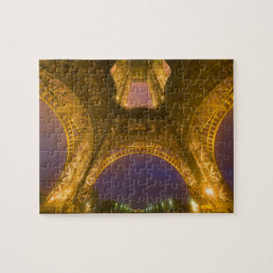 Frankreich, Paris. Eiffelturm beleuchtet bei 2 Puzzle