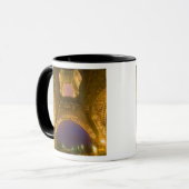 Frankreich, Paris. Eiffelturm beleuchtet bei 2 Tasse (Vorderseite Links)