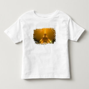 Frankreich, Paris. Eiffelturm beleuchtet bei 3 Kleinkind T-shirt