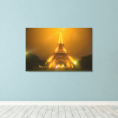 Frankreich, Paris Eiffelturm beleuchtet bei 3 Leinwanddruck (Insitu (Holzboden))