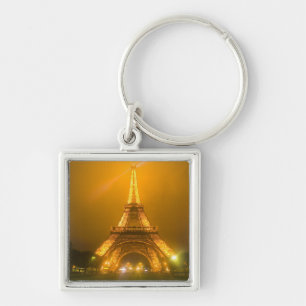 Frankreich, Paris. Eiffelturm beleuchtet um 3 Schlüsselanhänger