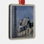 Frankreich, Paris, Eiffelturm hinter Metrozug Ornament Aus Metall (Rechts)