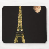 Frankreich, Paris. Eiffelturm nachts mit Mousepad (Vorne)