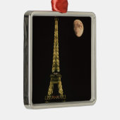 Frankreich, Paris. Eiffelturm nachts mit Silbernes Ornament (Rechts)