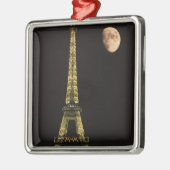 Frankreich, Paris. Eiffelturm nachts mit Silbernes Ornament (Links)