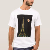 Frankreich, Paris. Eiffelturm nachts mit T-Shirt (Vorderseite)