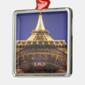 FRANKREICH, Paris Eiffelturm, Sicht auf den Abend Ornament Aus Metall (Links)