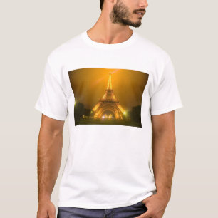 Frankreich, Paris. Eiffelturm um 3 Uhr beleuchtet T-Shirt