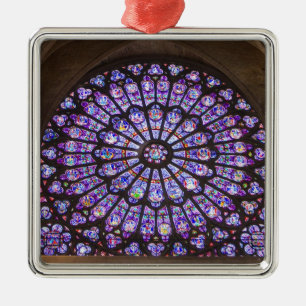 Frankreich, Paris. Innendetail von Bleiglasfenster Silbernes Ornament