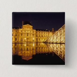 Frankreich, Paris, Louvre-Museum bei Nacht. Button