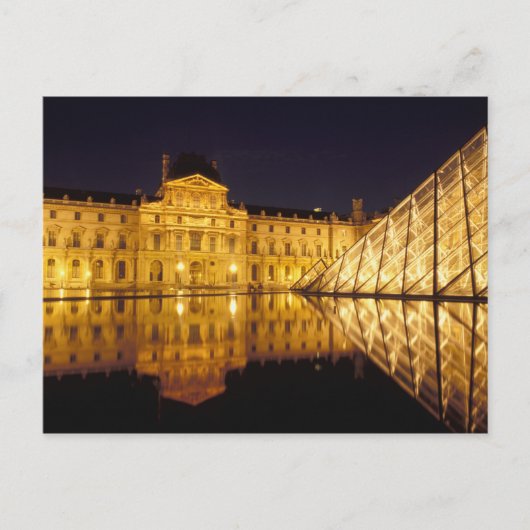 Frankreich, Paris, Louvre Museum bei Nacht. Postkarte (Vorderseite)