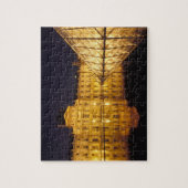 Frankreich, Paris, Louvre Museum bei Nacht. Puzzle (Vertikal)