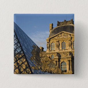 Frankreich, Paris, Louvre Museum und die Pyramide, Button