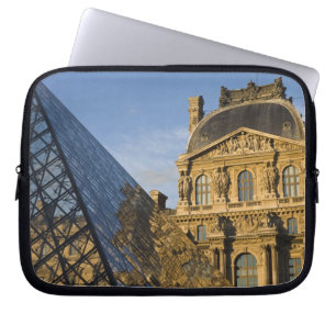 Frankreich, Paris, Louvre Museum und die Pyramide, Laptopschutzhülle