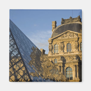 Frankreich, Paris, Louvre Museum und die Pyramide, Magnet
