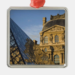 Frankreich, Paris, Louvre Museum und die Pyramide, Ornament Aus Metall