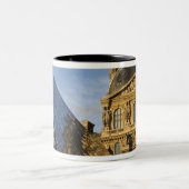 Frankreich, Paris, Louvre und die Pyramide, Zweifarbige Tasse (Mittel)