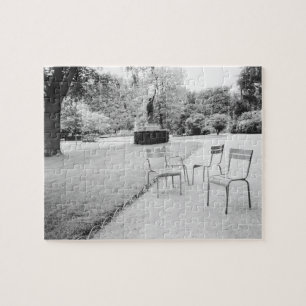 FRANKREICH, Paris: Luxemburg Gardens Statue Puzzle