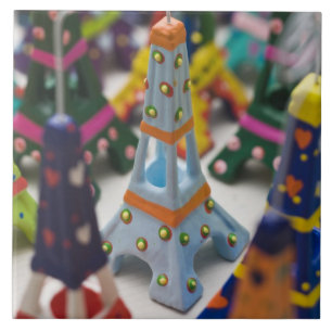 Frankreich, Paris, Miniatur-Eiffeltürme Fliese