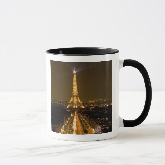 Frankreich, Paris. Nachtblick auf den Eiffelturm Tasse (Rechts)