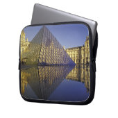 FRANKREICH, Paris Reflection, Pyramide. Der Louvre Laptopschutzhülle (Vorderseite Links)
