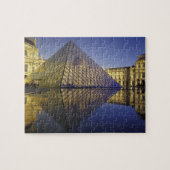 FRANKREICH, Paris Reflection, Pyramide. Der Louvre Puzzle (Horizontal)