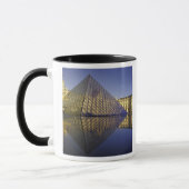 FRANKREICH, Paris Reflection, Pyramide. Der Louvre Tasse (Links)