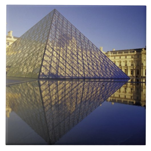 FRANKREICH, Paris Reflexion, Pyramide. Der Louvre Fliese (Vorderseite)