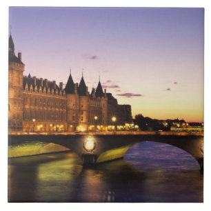 Frankreich, Paris, Seine und Conciergerie bei Fliese