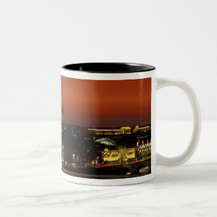 Frankreich, Paris Sonnenuntergang Blick auf Eiffel Zweifarbige Tasse
