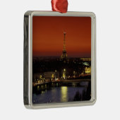 Frankreich, Paris Sunset View Eiffelturm und Ornament Aus Metall (Rechts)