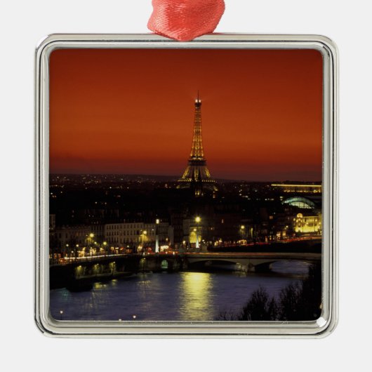 Frankreich, Paris Sunset View Eiffelturm und Ornament Aus Metall (Vorne)