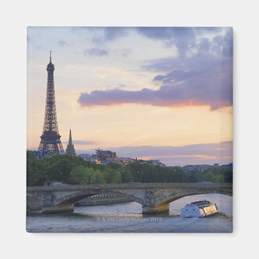 Frankreich, Paris, Tourboot auf Seine, Eiffel Magnet (Vorne)