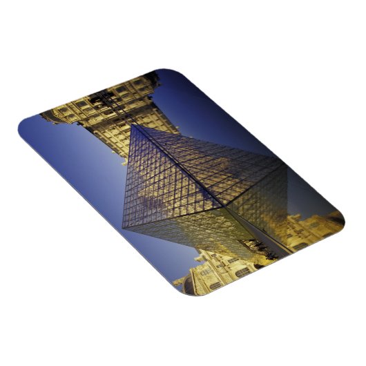 FRANKREICH, Pariser Reflektion, Pyramide. Der Louv Magnet (Rechte Seite)