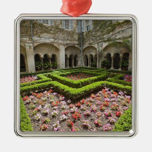 Frankreich, Provence, St. Remy-de-Provence.Garten Ornament Aus Metall (Vorne)