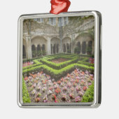 Frankreich, Provence, St. Remy-de-Provence.Garten Ornament Aus Metall (Links)