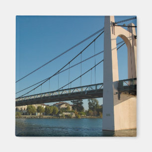 Frankreich, Rhone-Alpes, Condrieu, Brücke über 2 Magnet