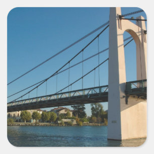 Frankreich, Rhone-Alpes, Condrieu, Brücke über 2 Quadratischer Aufkleber