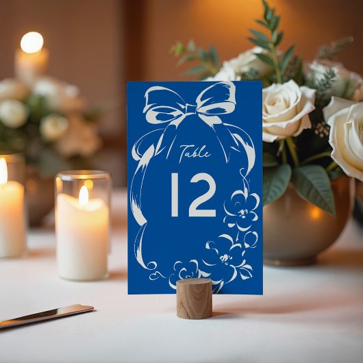 Französisch Blaue Whimsical-Schleife und florale R Tischnummer