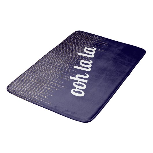 Französisch Ooh La Navy Blue Gold String Lights Badematte (Schrägansicht)