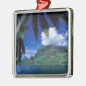Französisch-Polynesien, Moorea. Cooks Bay.Grün Silbernes Ornament (Links)