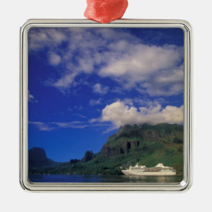 Französisch-Polynesien, Moorea. Cooks Bay. Kreuzf Ornament Aus Metall