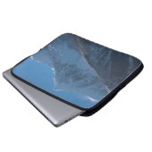 Französische Alpengipfel mit frischem Schnee bedec Laptopschutzhülle (Vorne Knopf)
