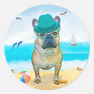 Französische Bulldogge am Strand Runder Aufkleber